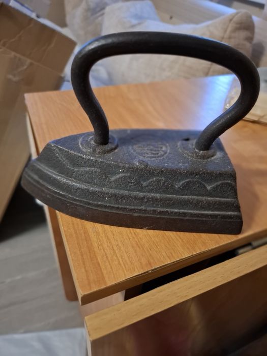 Чавунний утюг,  праска