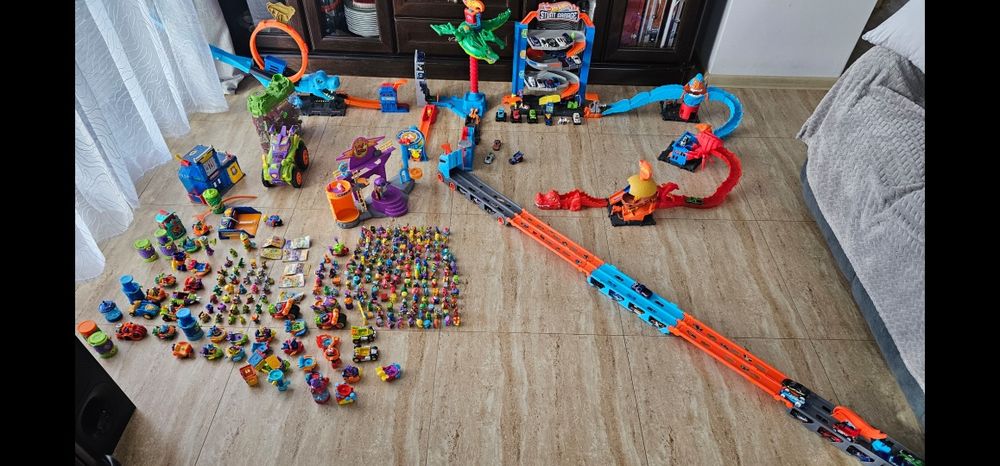 Figurki Super zinks i samochody  Hot wheels