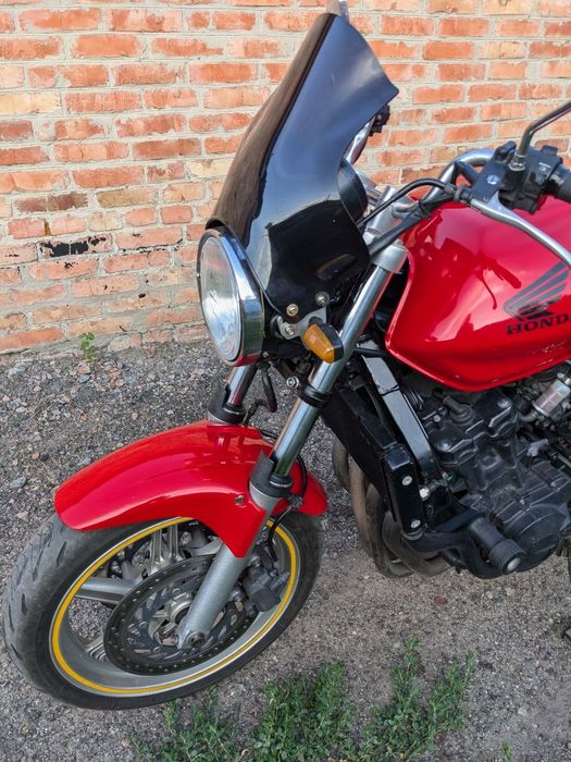 Мотоцикл Honda CBF6000, на повному ходу. Не плутати з Honda CB600F