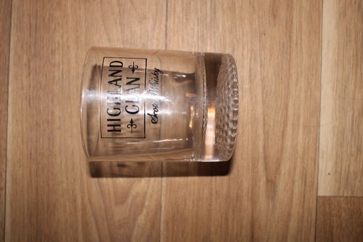 Copos diversos e canecas