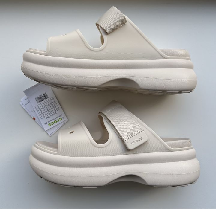 Crocs Soho Two Strap Sandal бежеві жіночі сандалі 41 розмір нові