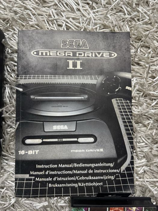 Sega Mega Drive 2 original + comando + 2 jogos + manuais + cabos