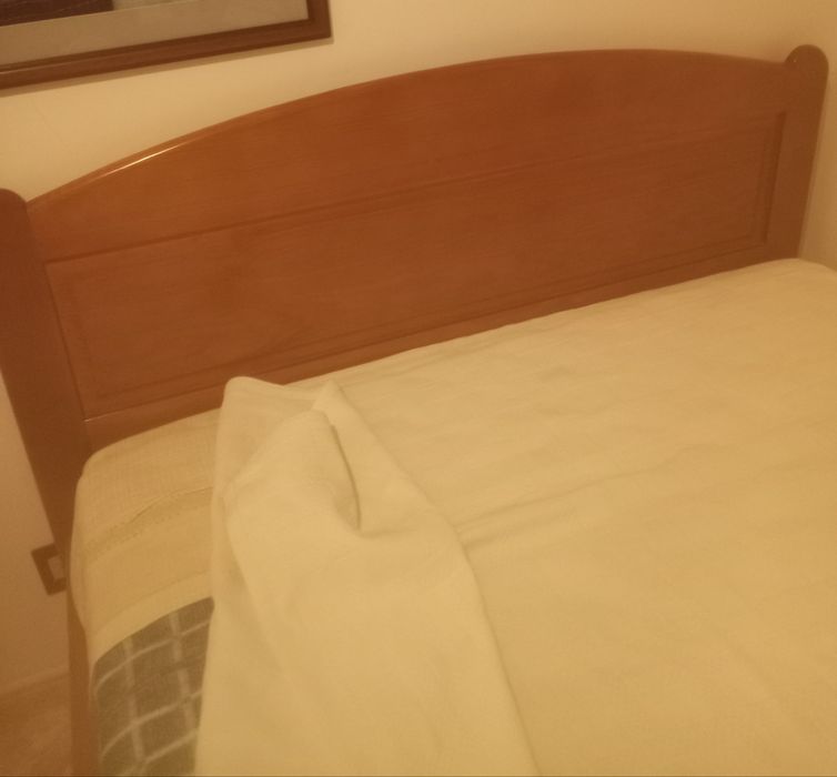 Vendo cama madeira casal