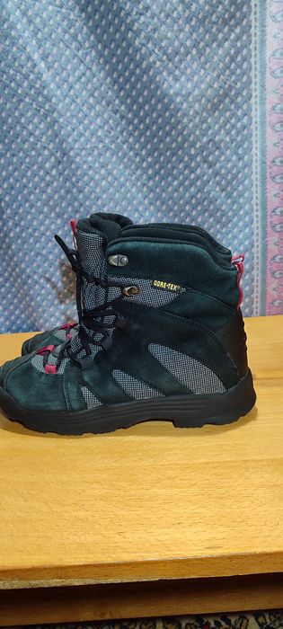 Продам ботинки для трекинга Viking  б/у.