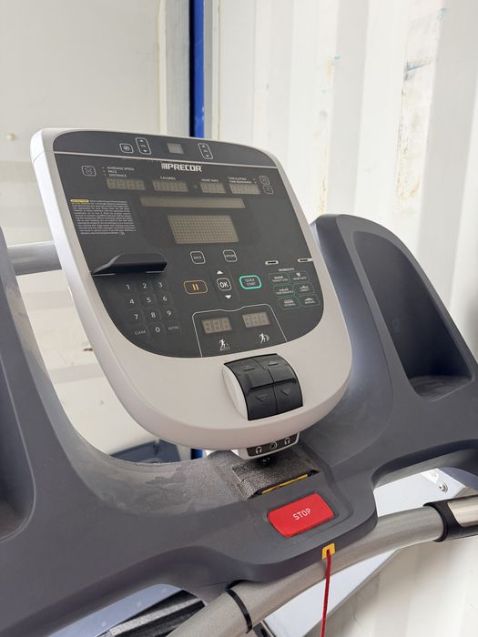 Bieżnia profesjonalna Precor TRM (seria 800)