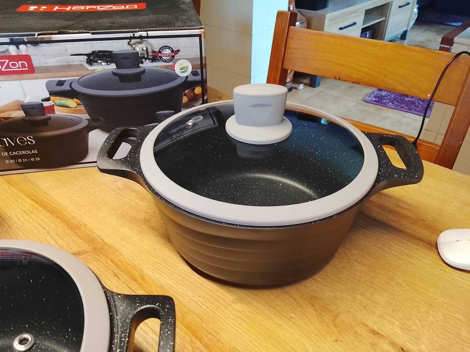 á venda:  conjunto de 3 panelas em cerâmica antiaderente da marca HORIZON.