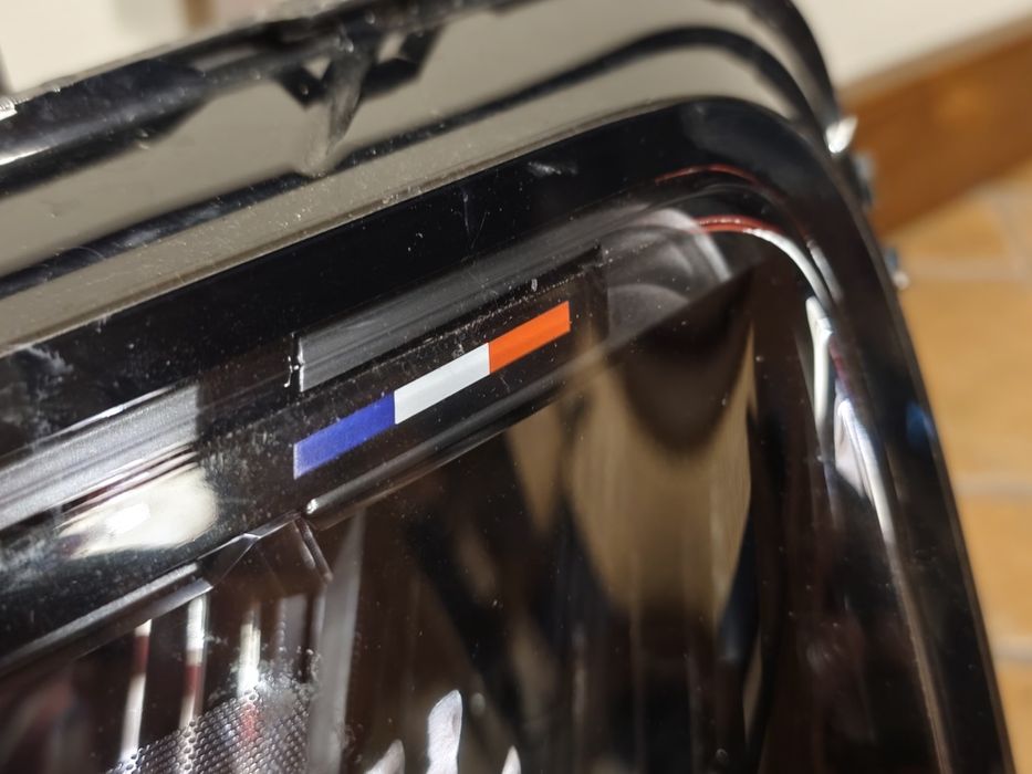 Farol Renault 5 E-Tech ótica led 260601570R