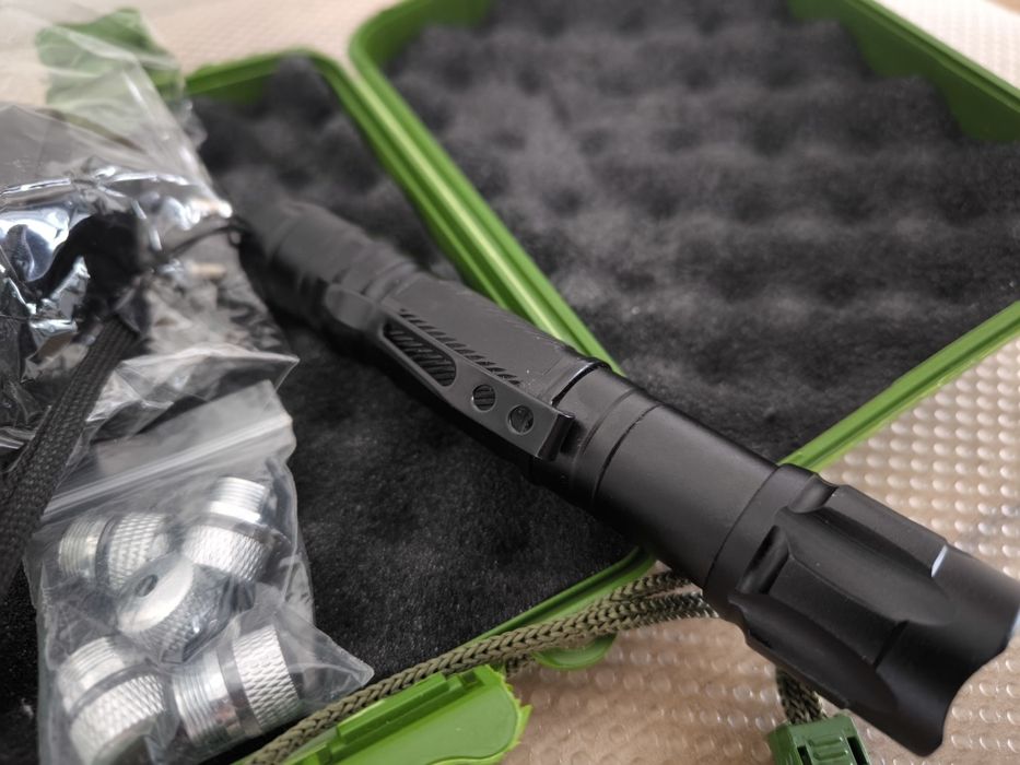 Laser taktyczny 800m + etui