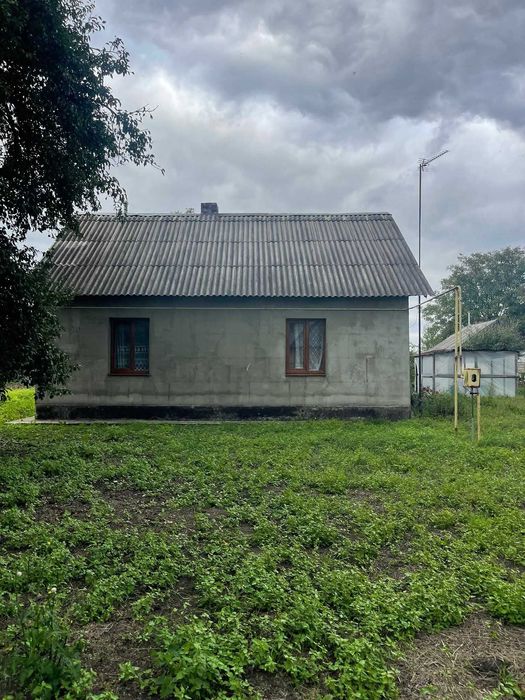 Цегляний будинок в с. Сілець, 7 км від Шептицького