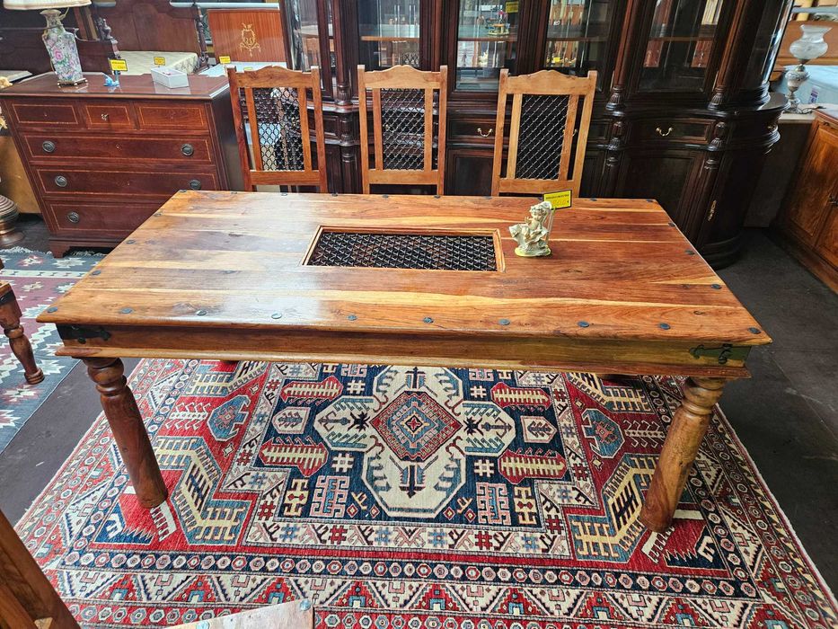 Excelente mesa em madeira maciça - Estilo Mexicano - óptimo estado e