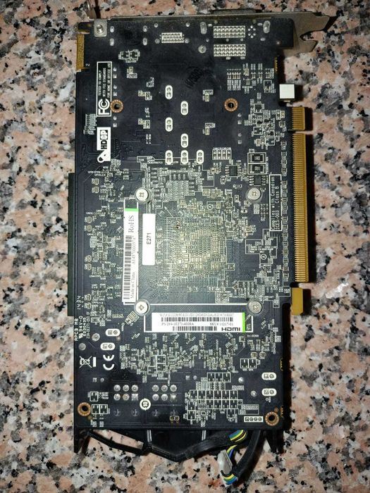 Placa gráfica Saphire R9 270 e Gigabyte HD 4870