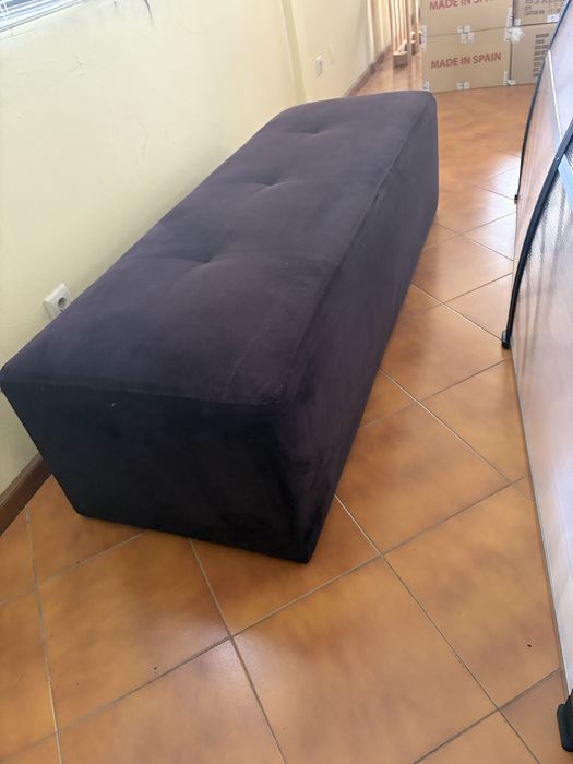 Banqueta em veludo preto   4 lugatres  bom estado