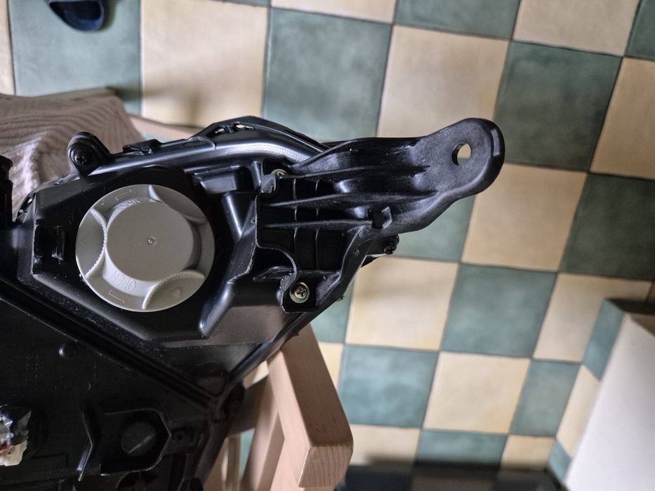 Lampa przednnia lewa Lexus Nx 350h