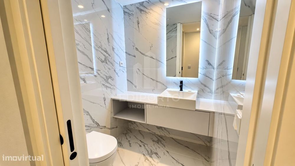 Apartamento T2 Novo mobilado com Varanda e Garagem em frente ao metro