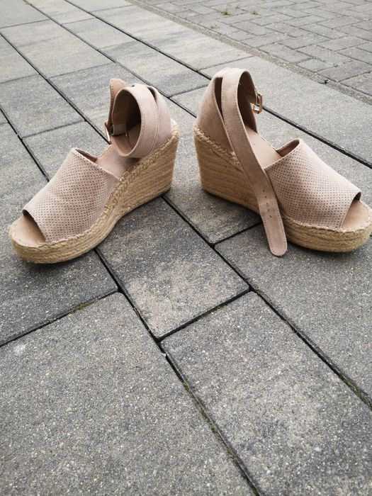 Sandały na koturnie roz. 38