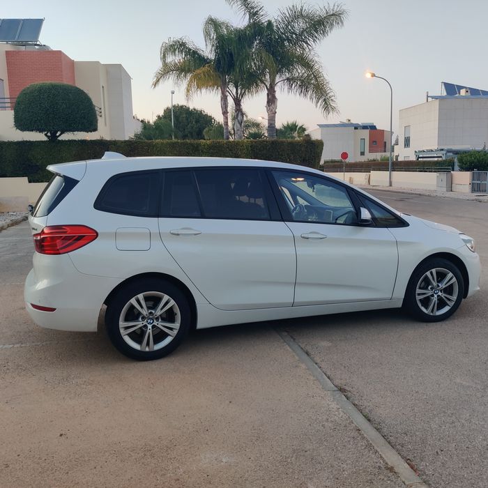 BMW 216d automática de 7 lugares