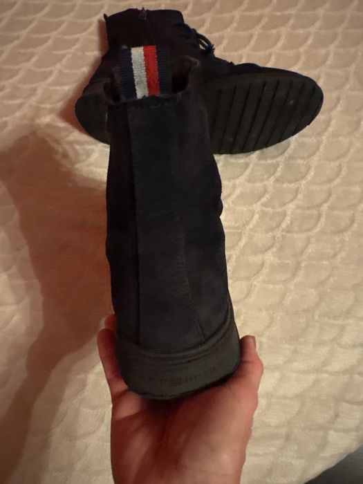 Zimowe buty Tommy Hilfiger 42 zamsz