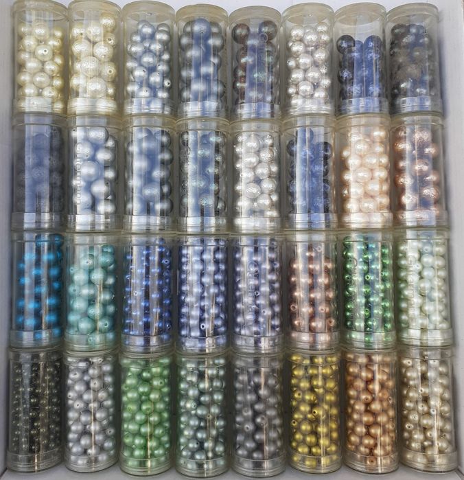 Missangas de qualidade Gutermann, glass beads, 1€ cada tubo.