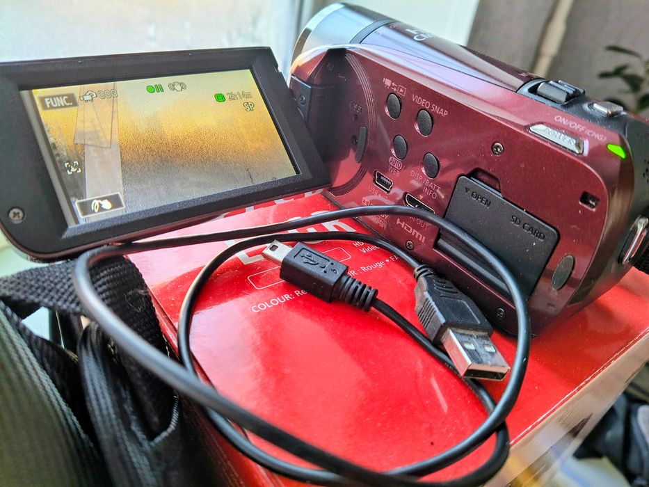 Відеокамера Canon Legria HF R26 + сумка