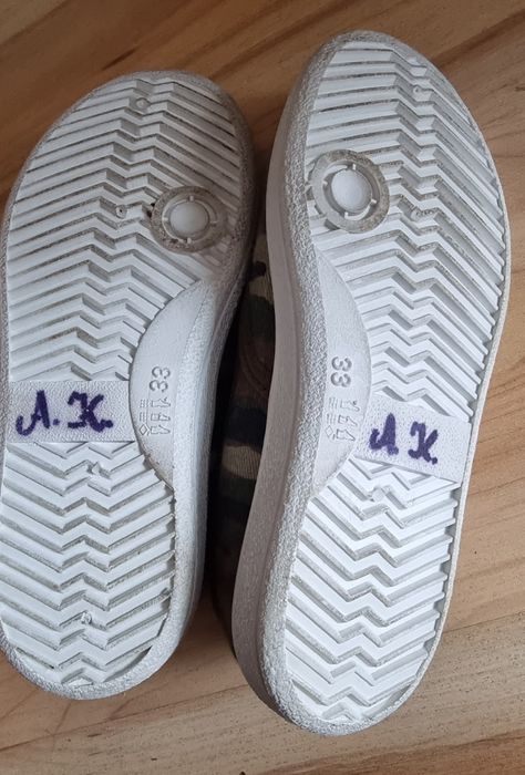 Kapcie moro rozm. 33