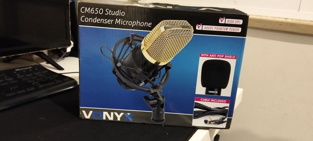 Microfone só saiu da caixa para ser experimentado. Tudo na caixa