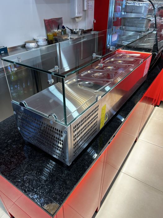 Vitrine Refrigerada de Bancada Com Vidro, com Capacidade Para 5 GN 1/4 , Dim.1200x335x435mm- 220V