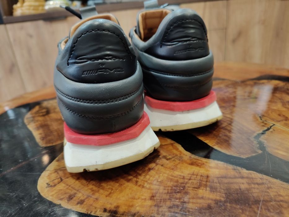 Buty marki AMG-Mercedes Santoni