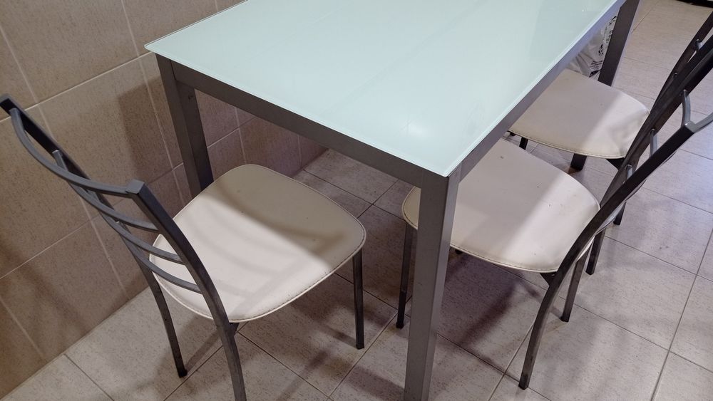 Mesa cozinha + 4 cadeiras