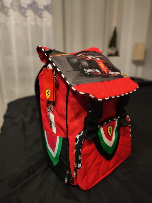 Oryginalny plecak Ferrari