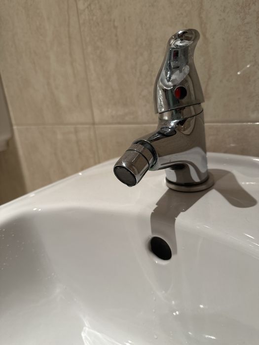 Bidé Sanitana, com valvula clic clak e torneira