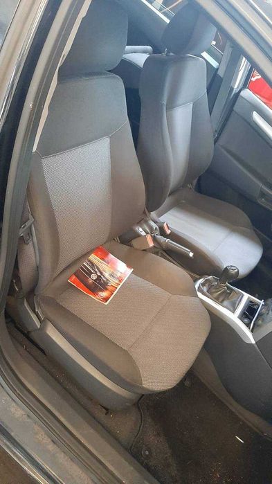 Розборка Opel Astra H Caravan Hatchbak двигун, бампер передній, дверка