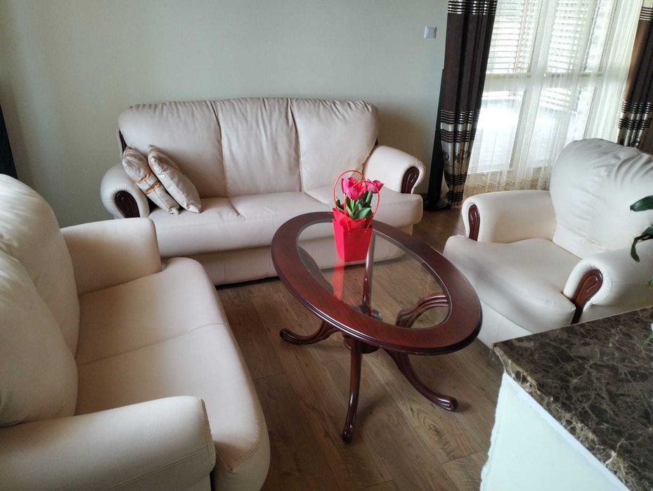 Zestaw wypoczynkowy wraz ze stolikiem