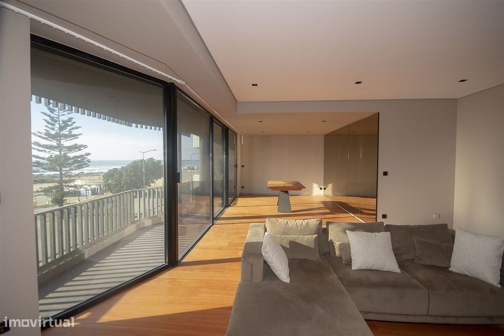 T3 c/ varanda p/ o mar na Av. Brasil na Foz do Douro