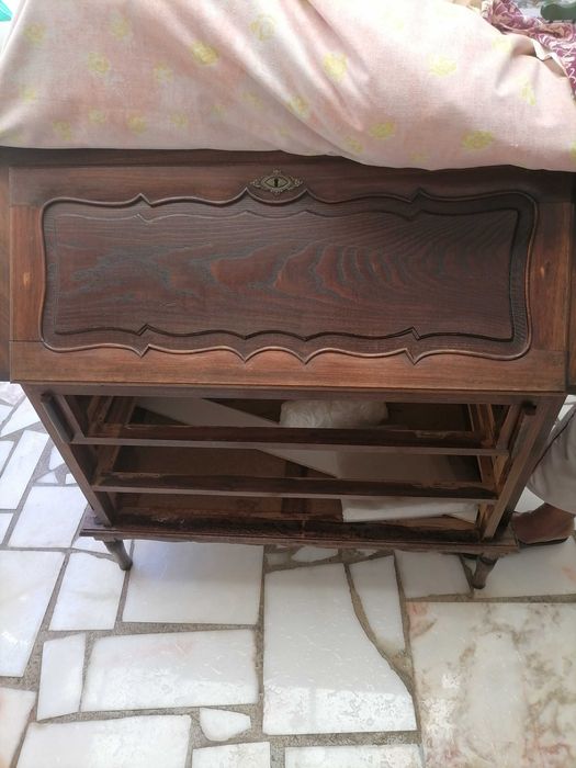 Escrevaninha em muito bom estado