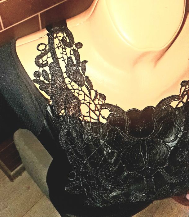 Sukienka mała czarna z koronką