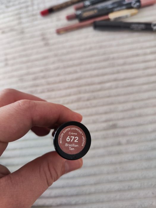 Szminka revlon 672 brazillian tan