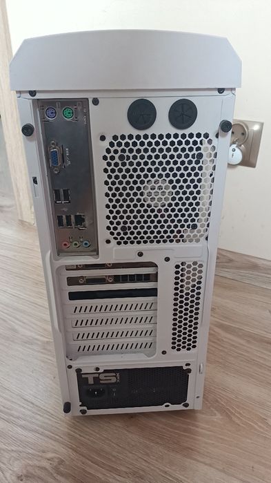 Sprzedam komputer stacjonarny