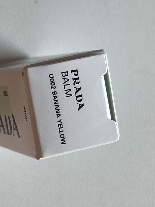 Prada бальзам для губ банан banana balm прада