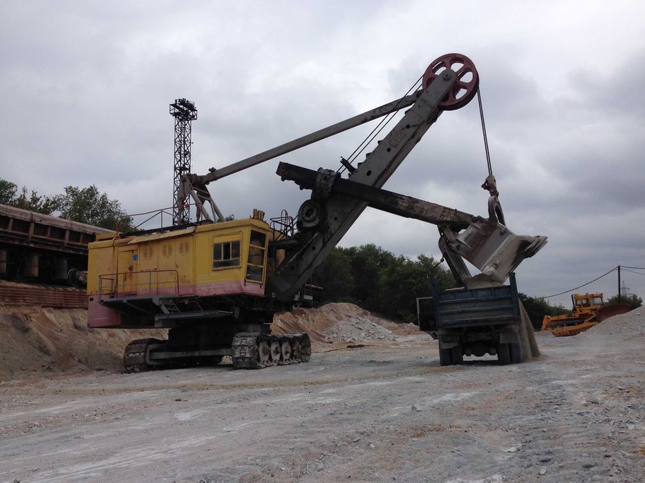 Шлак, песок, бут, щебень, отсев, чернозем, глина. Вывоз мусора.