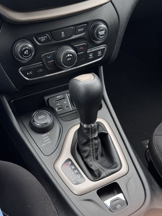 Jeep Cherokee 2015 рік