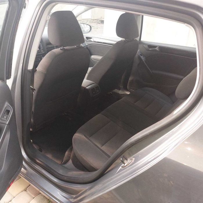 Автомобіль Volkswagen Golf 2010