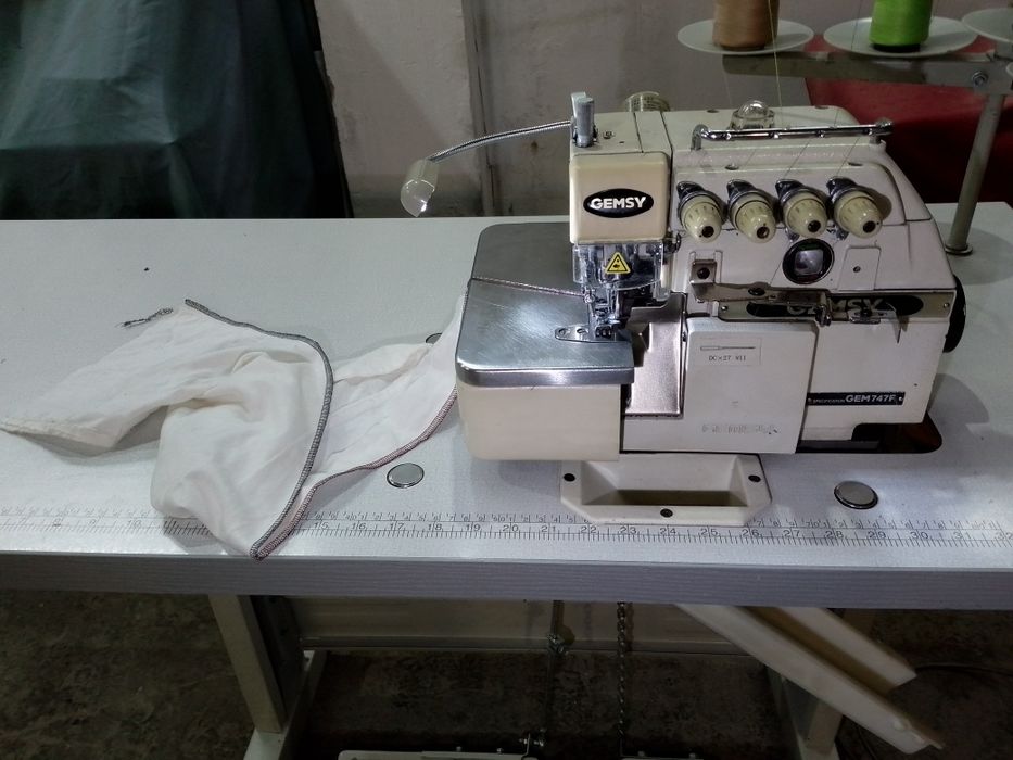 Оверлок професійний 4-x ниточний