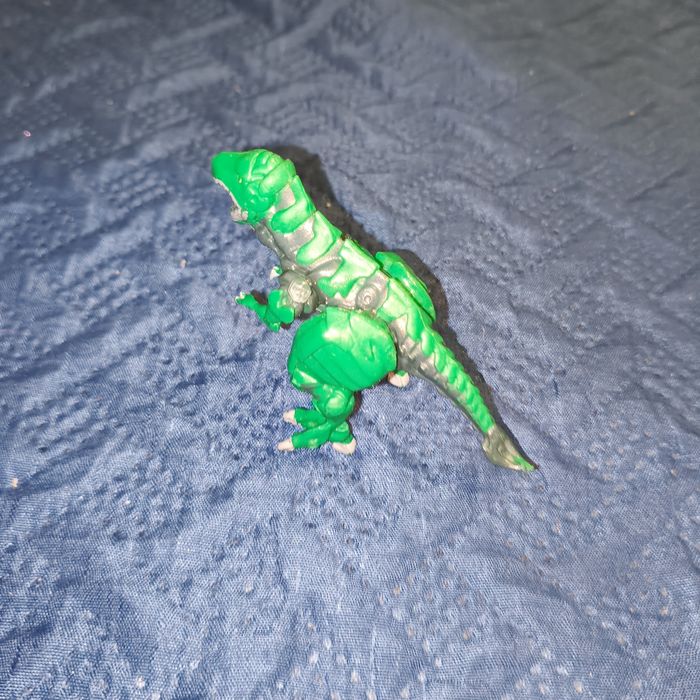 Figurka zielonego dinozaura
