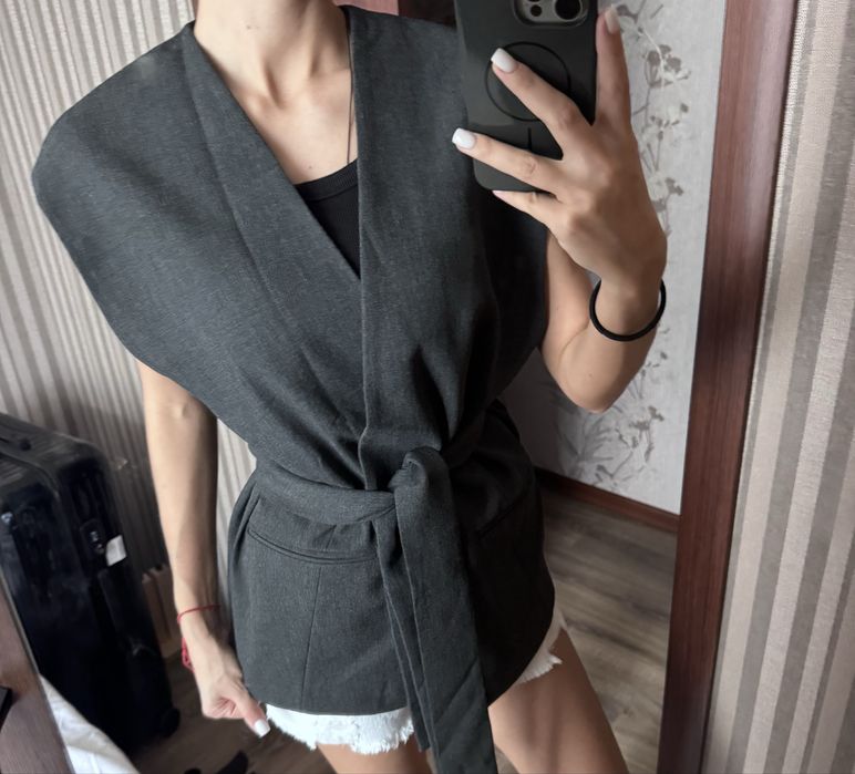 Костюмный жилет, безрукавка на поясе Zara