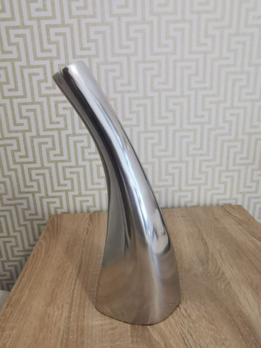 Jarra preta e cinza para decoração.
Como novo!