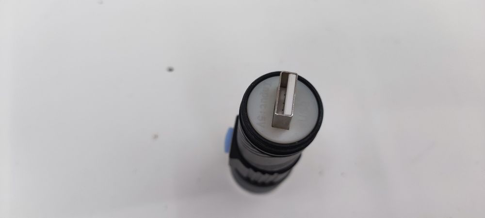 Lanterna UV para ver manchas invisíveis