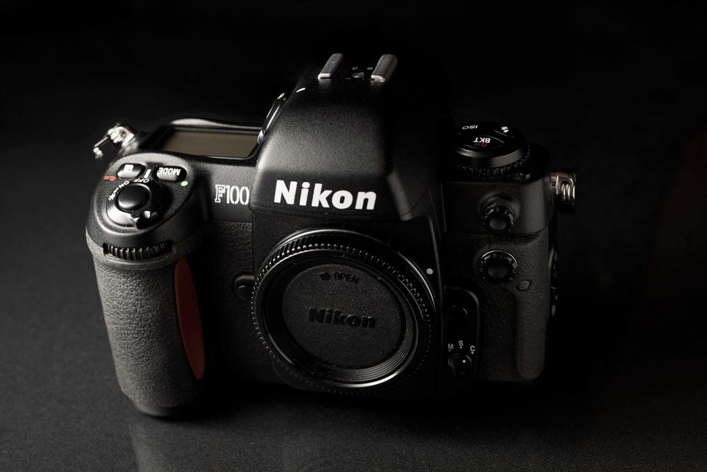 NIKON F100 плівкова камера 35 mm
