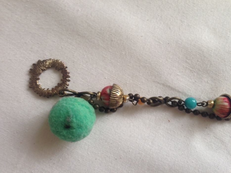 Pulseira muito original com pendentes