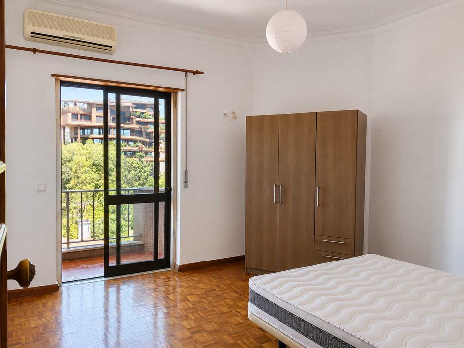 Apartamento T1 para arrendar localizado na Rua dos Combatentes da Grande Guerra, Coimbra,