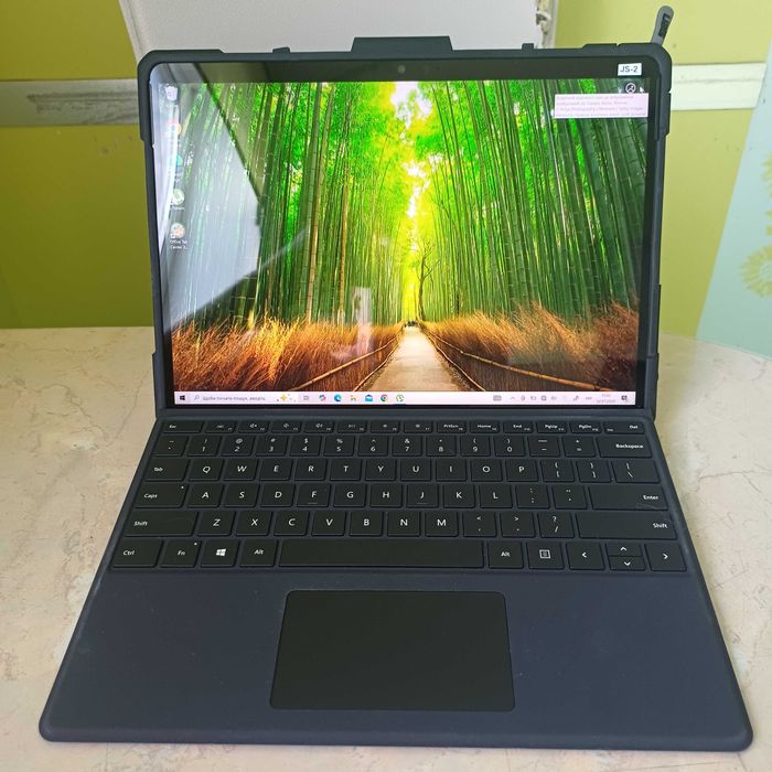 Оригінальна клавіатура для 13-дюймових планшетів Microsoft Surface Pro.